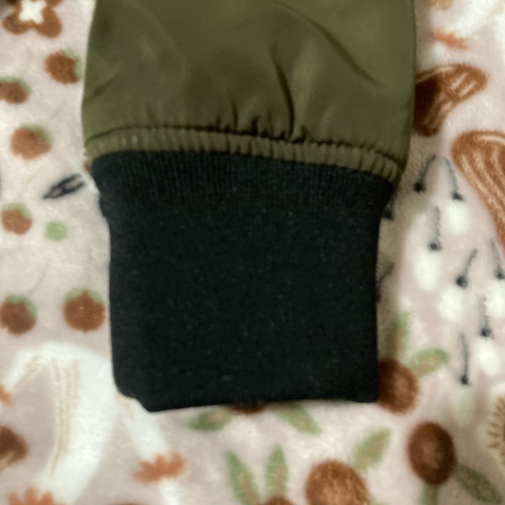 Zara Woman Olive Green Bomber Jackek
Size: M - Picture 12 of 14